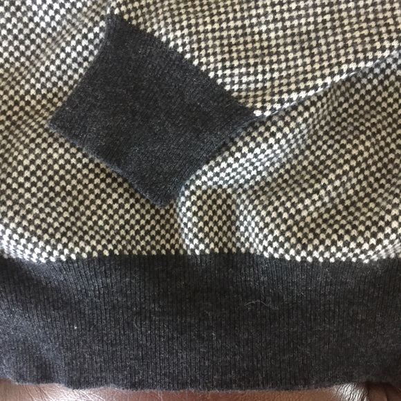 Men’s Contrast Trim V Neck Cashmere Sweater XL - Picture 4 of 7